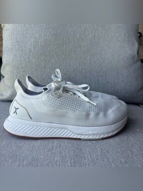 Flux Adapt shoes - men’s 8.5 / women’s size 11